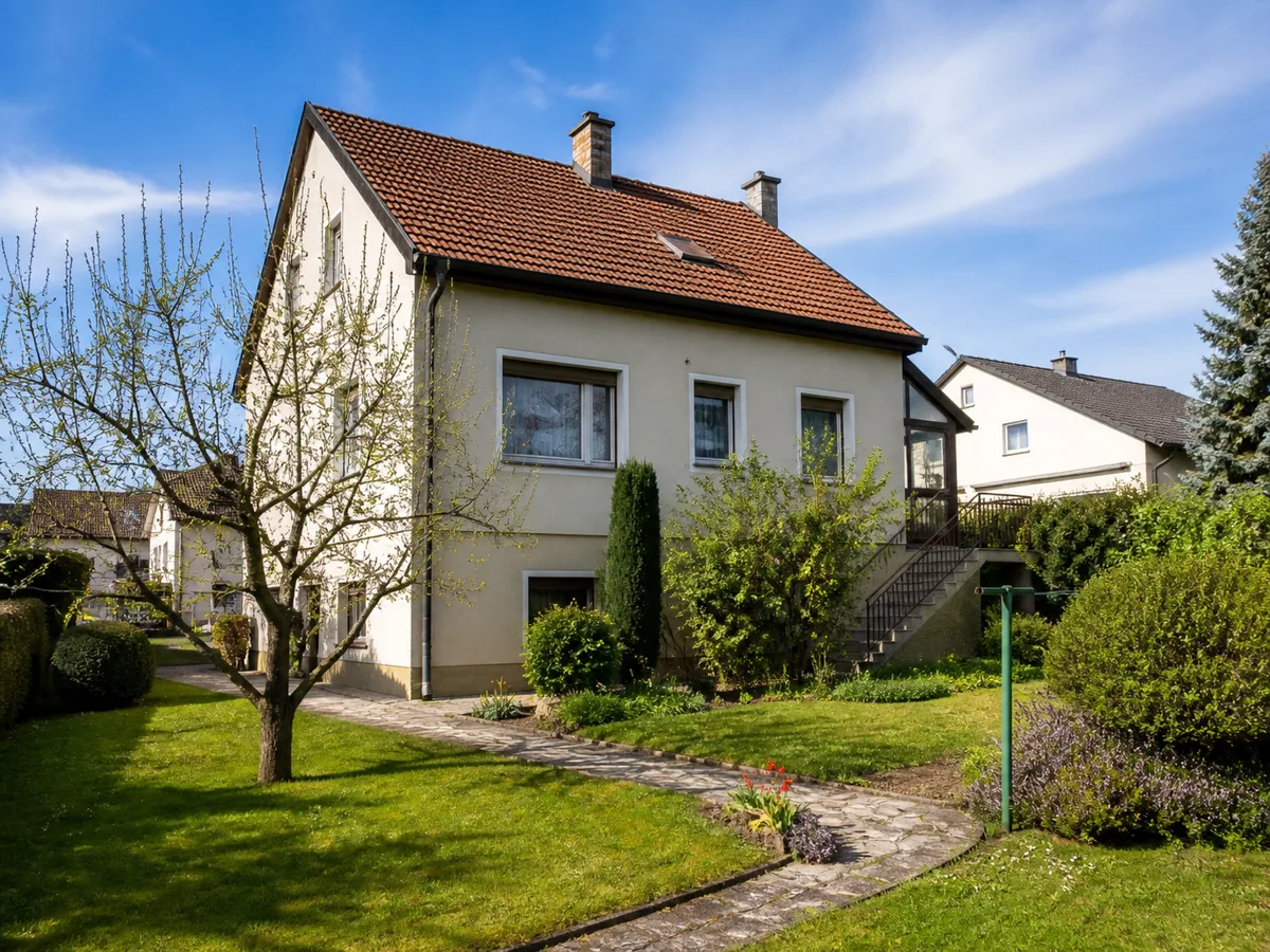 Gepflegtes älteres Wohnhaus in Österreich mit Garten und gewachsenem Umfeld